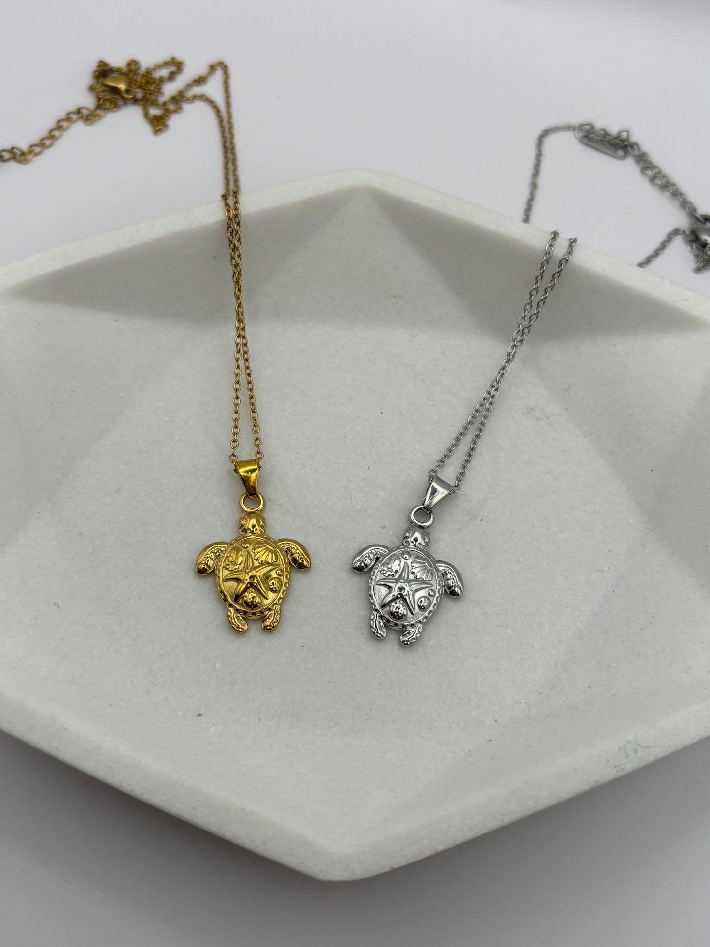 COCO TURTLE NECKLACE