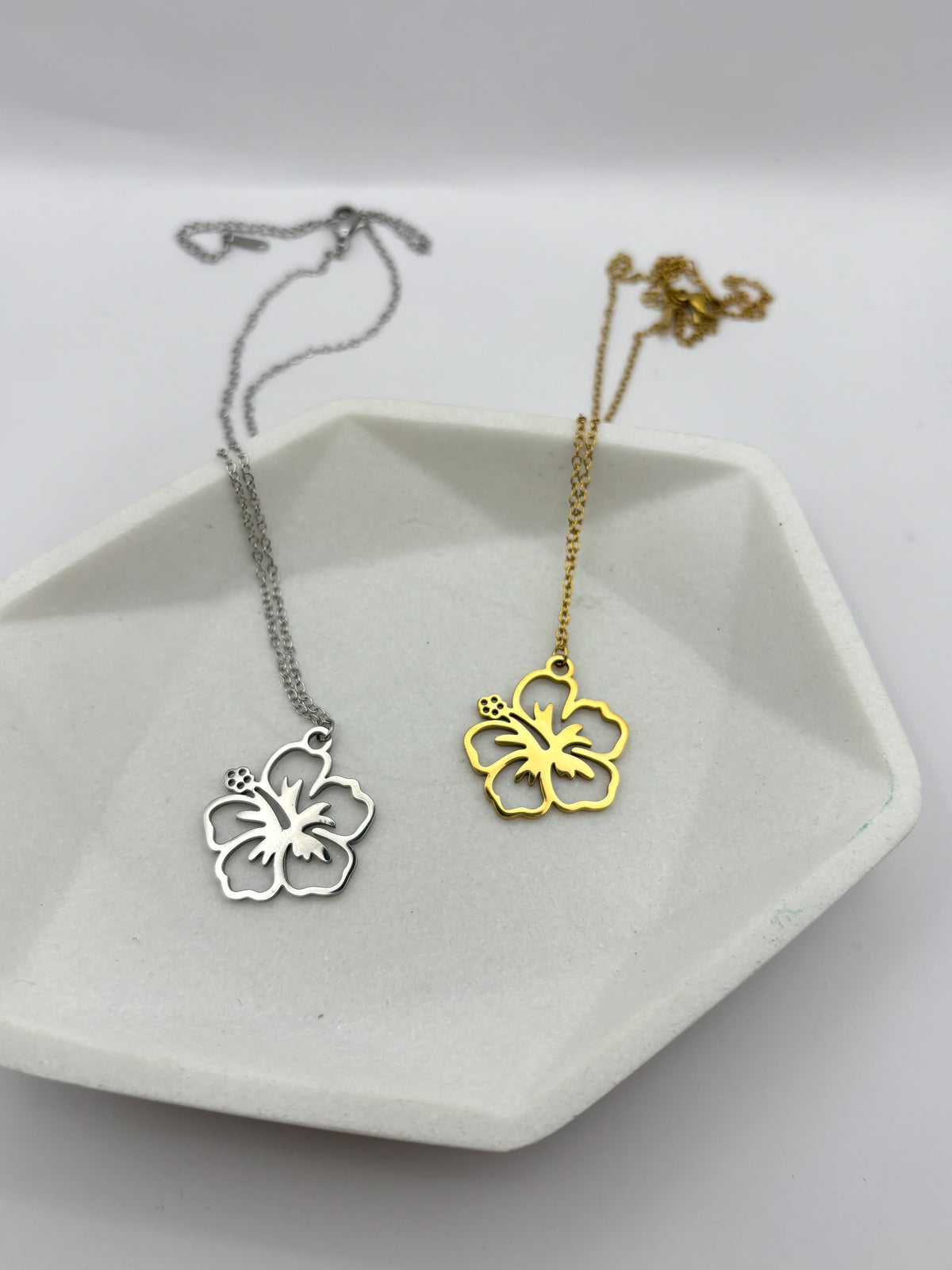 HIBISCUS NECKLACE