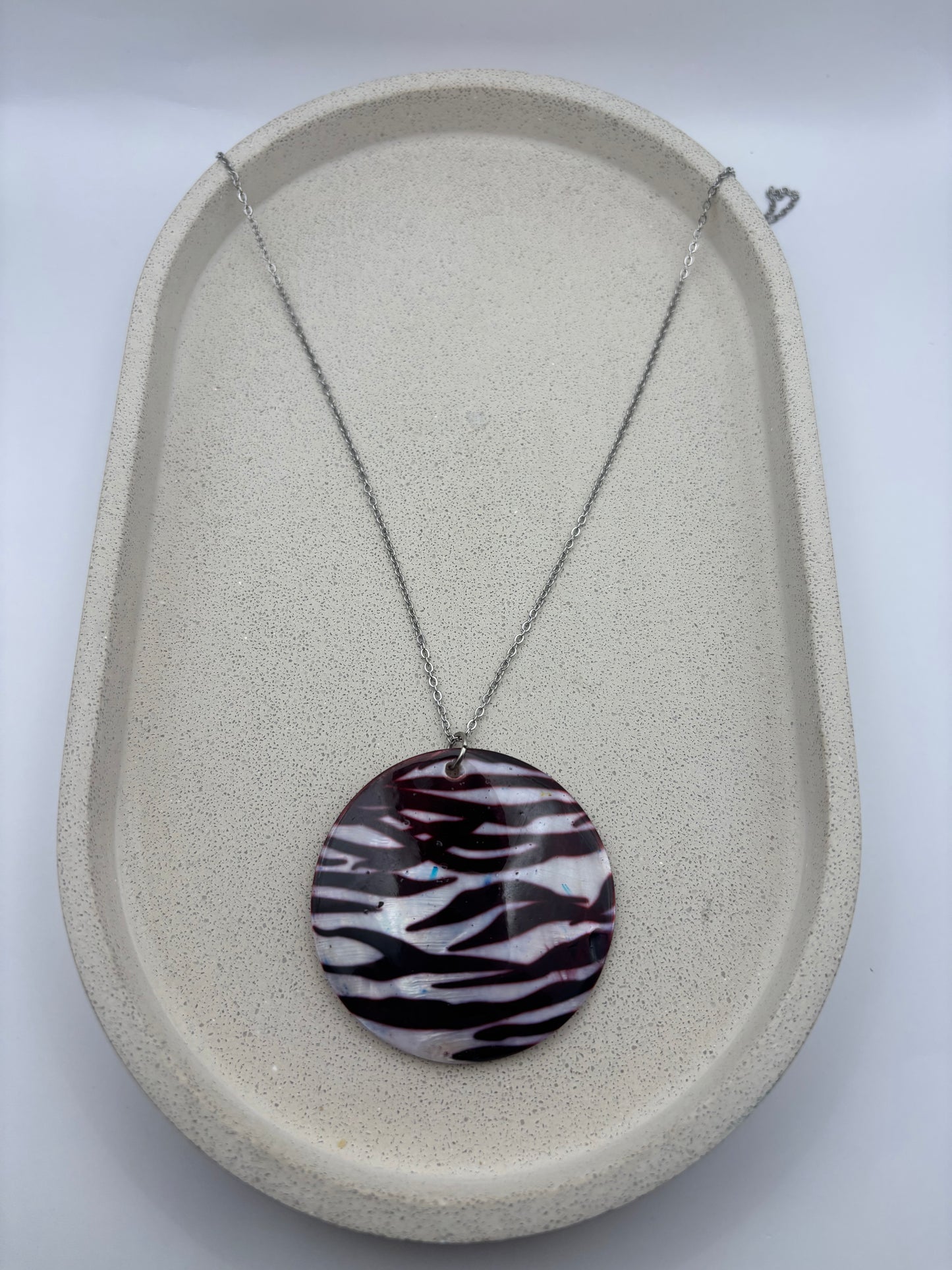STATEMENT ZEBRA SHELL NECKLACE